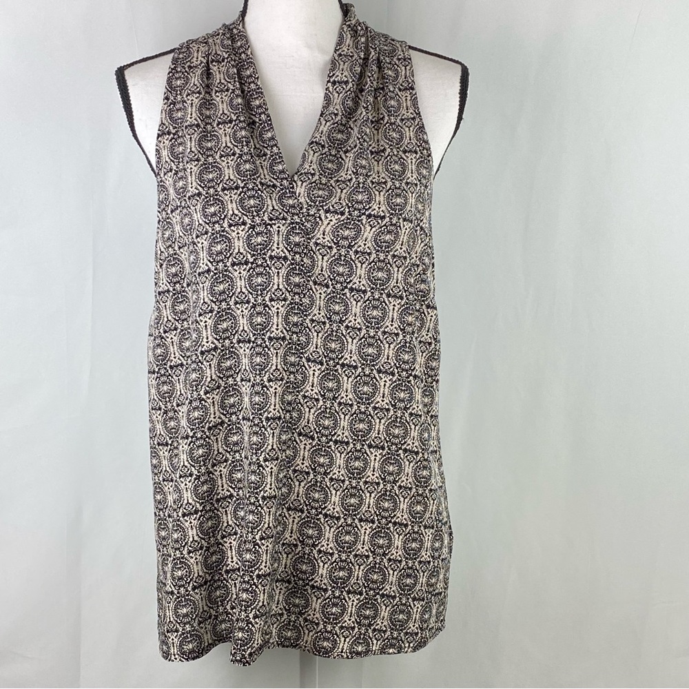 Ava Christine Sleeveless V Shape Neckline Top Size L